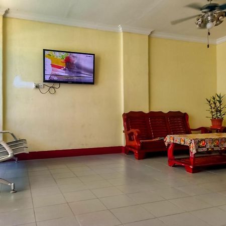 Oyo 3372 Hotel Pelita Terang Nagoya Buitenkant foto