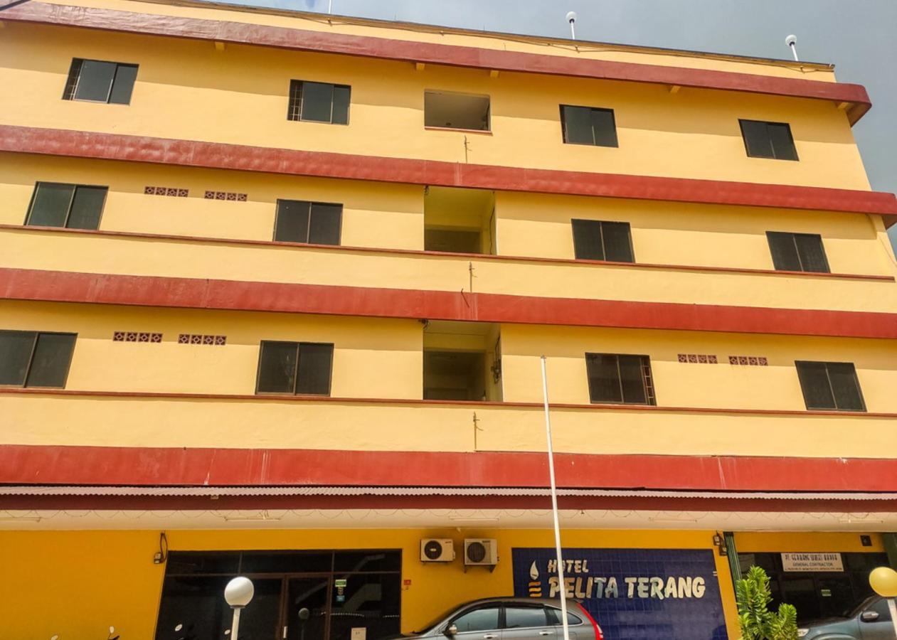 Oyo 3372 Hotel Pelita Terang Nagoya Buitenkant foto